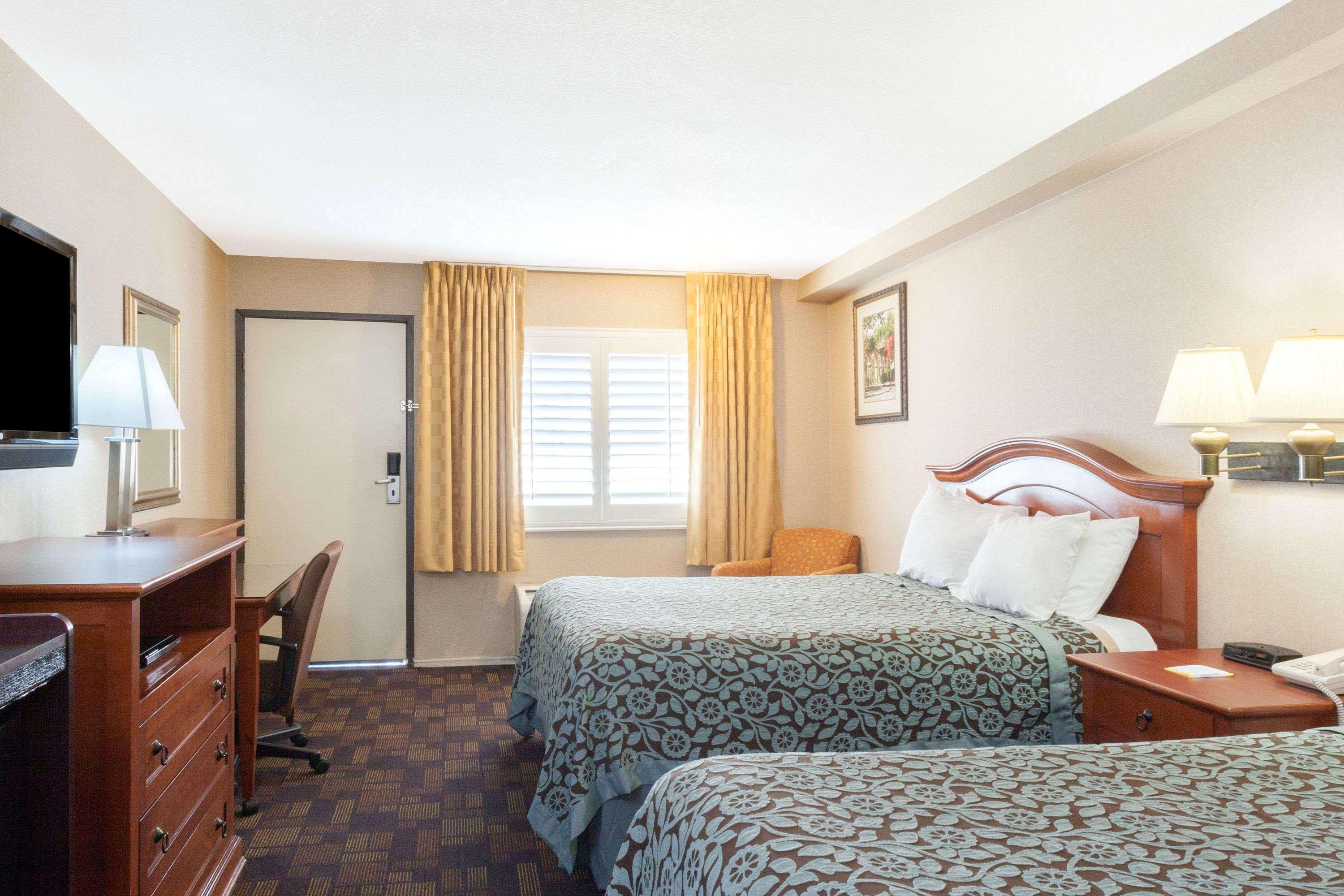 Days Inn By Wyndham Alhambra Ca Exterior foto