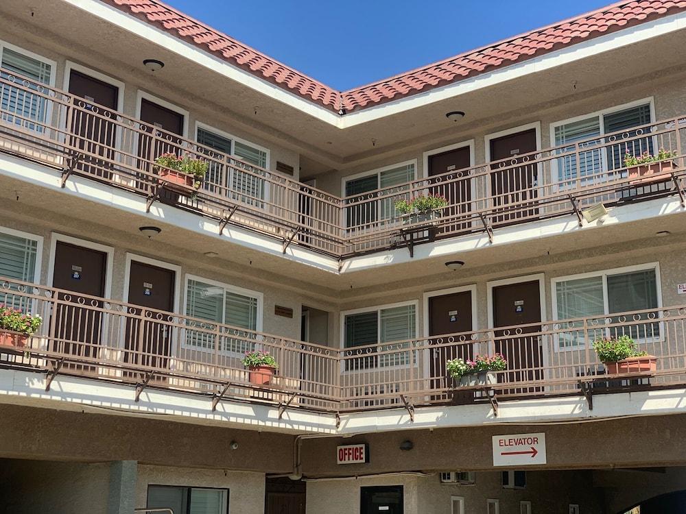 Days Inn By Wyndham Alhambra Ca Exterior foto